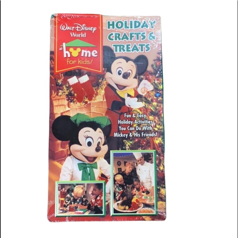 🛍️Free with Bundle🛍️ Disney Holiday Crafts & Treats VHS